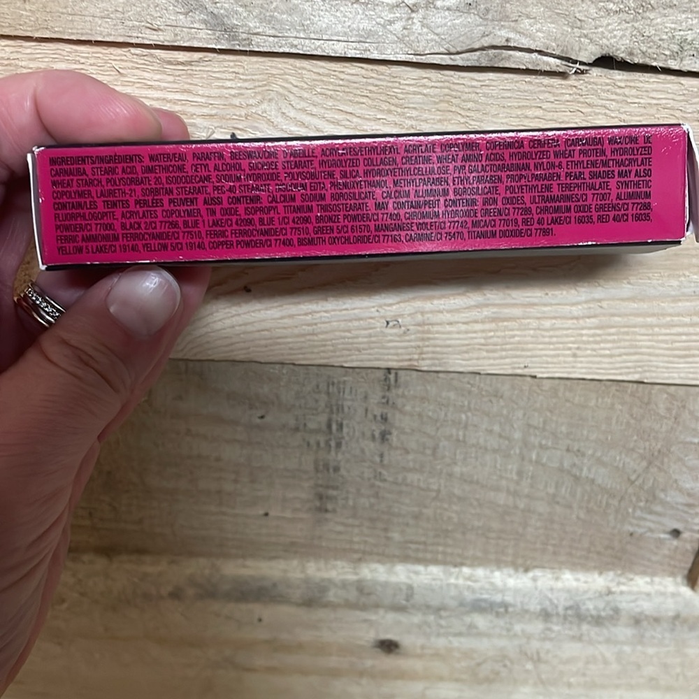 Avon Big & Daring Volume Mascara - Blackest Black - Picture 6 of 8